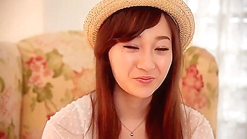 Japanese babe gets fingered and cumshot in amateur porn