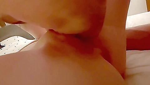 A sexy amateur girl is getting cunniled by her man