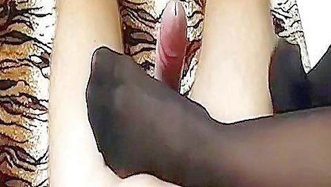 Busty milf with big boobs jerks off in the vr porn scene