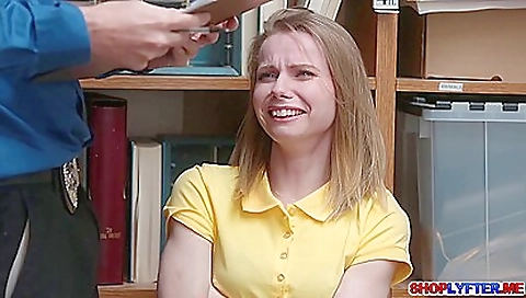 Hot blonde woman with a big ass is getting her ass caught