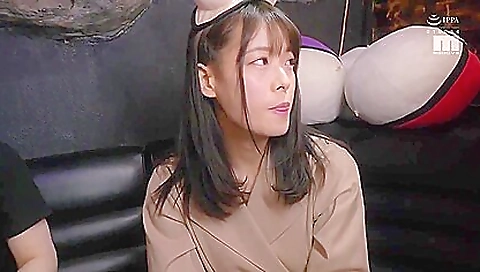 Amateur japanese teen is on the verge of making a report