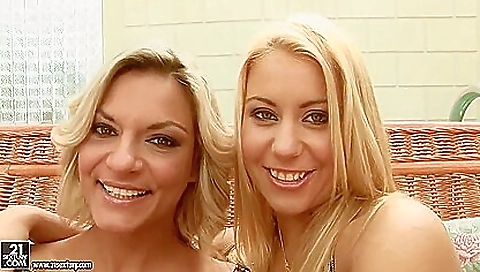 Nikky thorne and klarisa have the best lesbian fisting experience