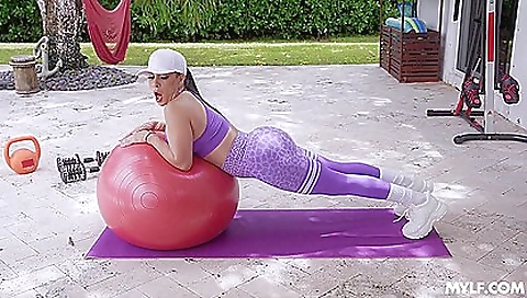 sexy milf with ass shaped like a football gets her wet pussy spread