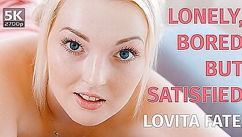 Horny blonde solo-female video with a nice body and sexy skin