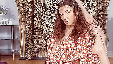 Young woman with tiny tits is showing off in a vr scene