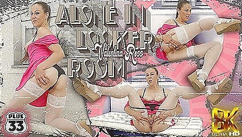 Mature woman in a leather top masturbates in the vr porn